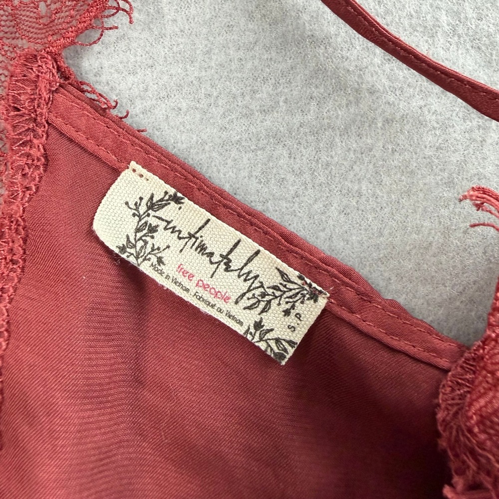 Free People Camisole Women Small Burgundy Lace Racerback Satin Top Date Night - Picture 4 of 6